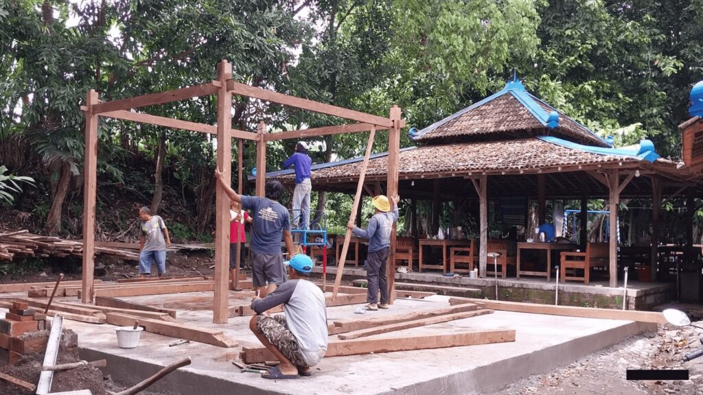 Jasa Kontraktor Bangunan Restoran dari Kayu Cirebon - Jasa Kontraktor Bangunan Restoran dari Kayu Cirebon Profesional